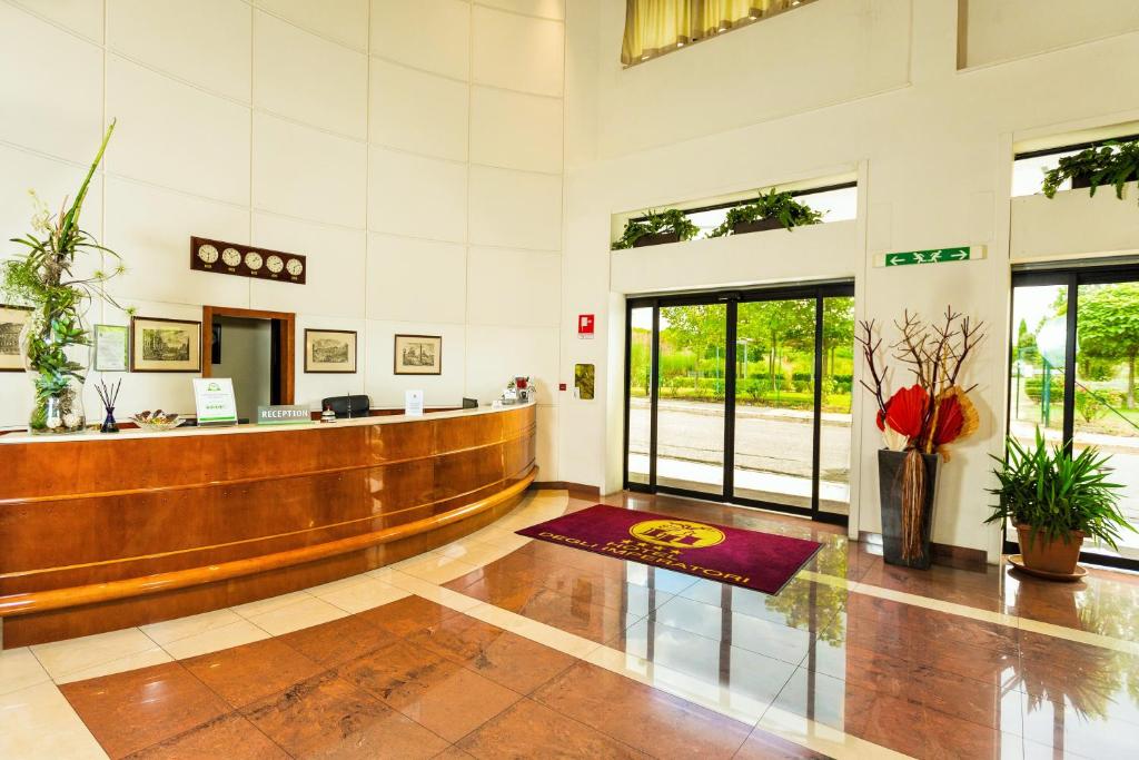 罗马Hotel IMPERATORI的医院的大厅,有等候室