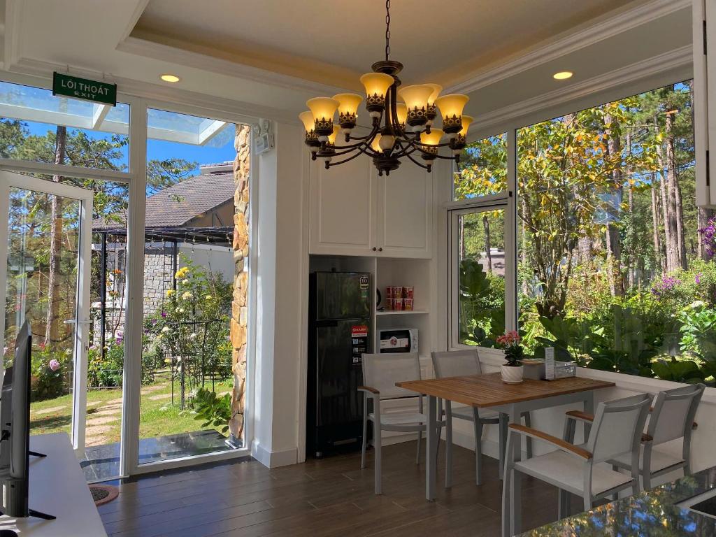 Lan Anh Villas Resort外面的花园
