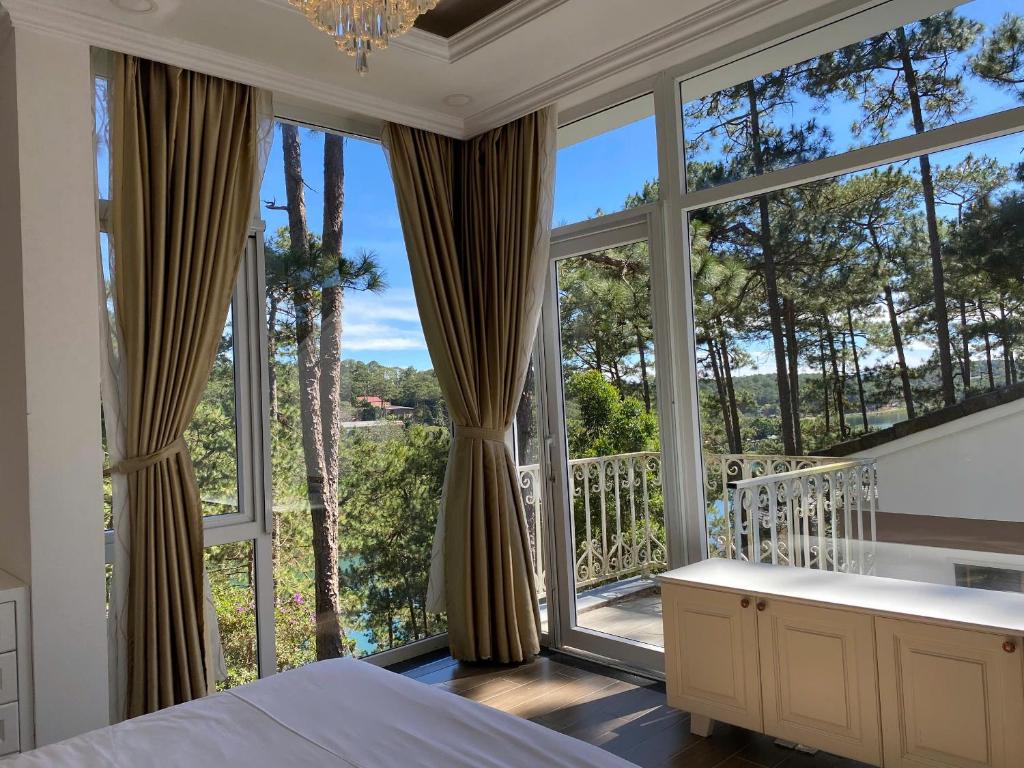 Lan Anh Villas Resort的阳台或露台