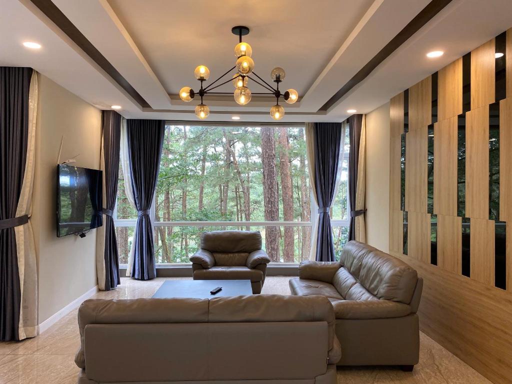 Lan Anh Villas Resort的电视和&#47;或娱乐中心