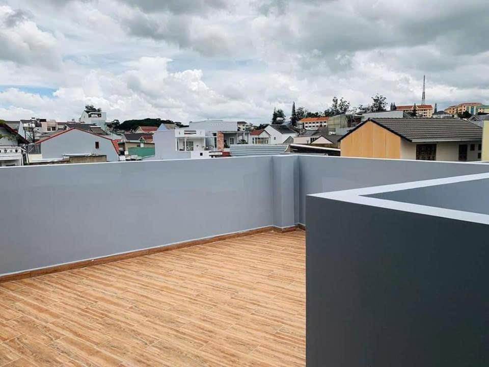 NHỚ House IV的阳台或露台