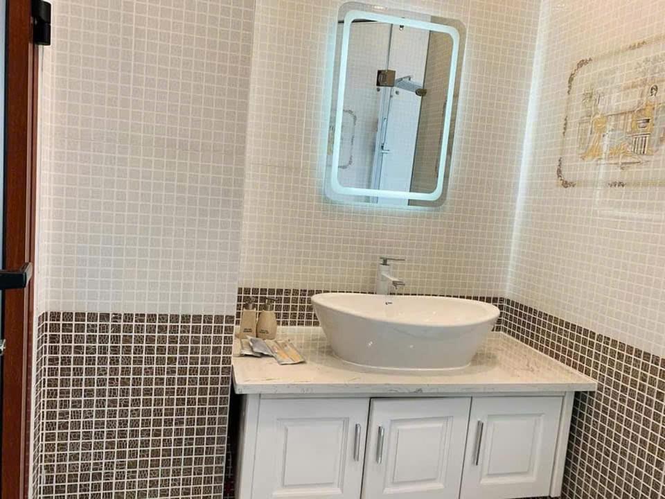 NHỚ House IV的一间浴室