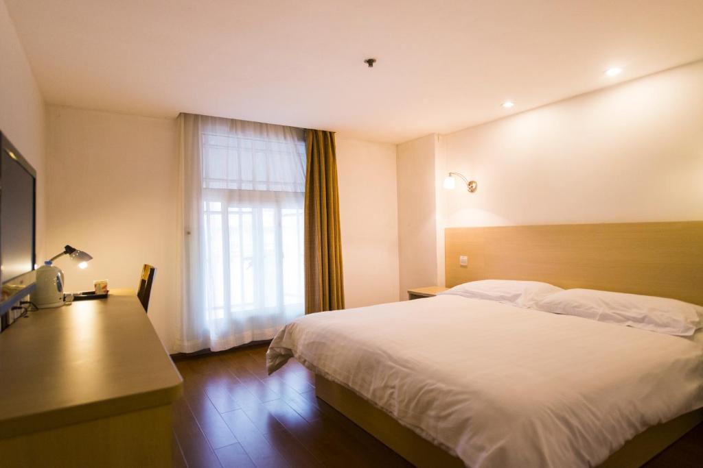 莫泰酒店上海浦东联洋新国际博览中心店客房内的一张或多张床位