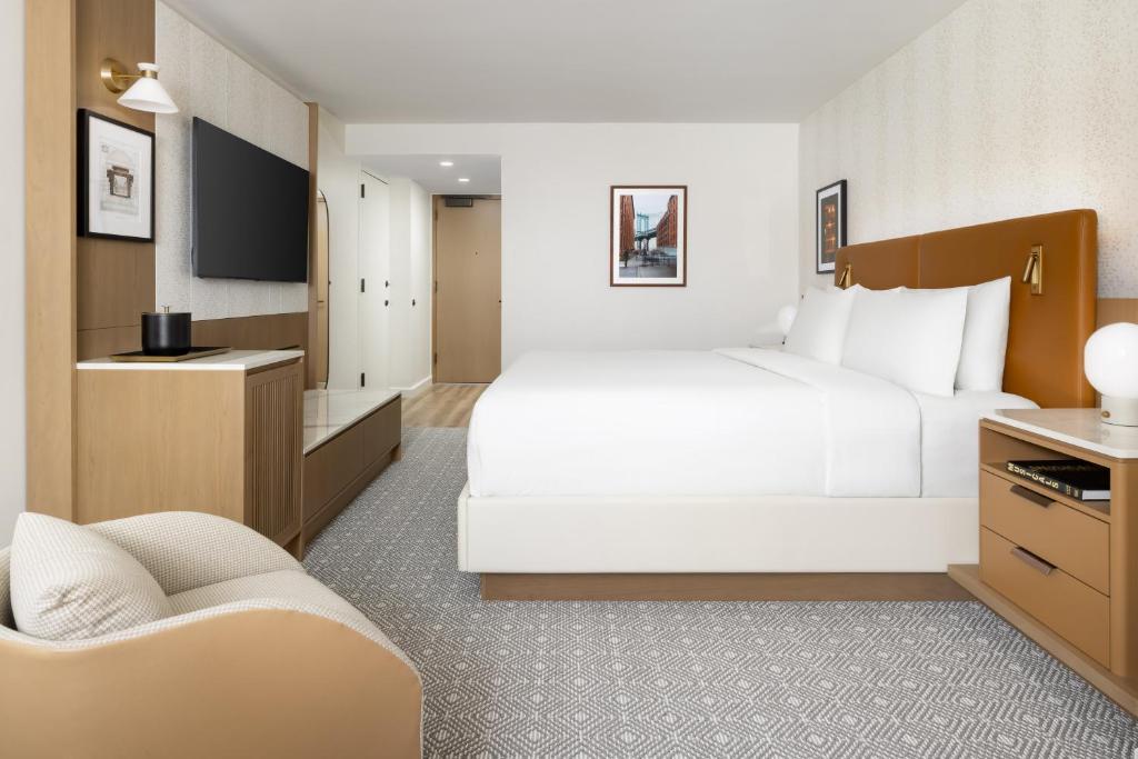 Hyatt Regency Times Square客房内的一张或多张床位