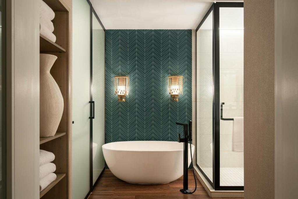 Hotel Effie Sandestin Resort, Autograph Collection的一间浴室
