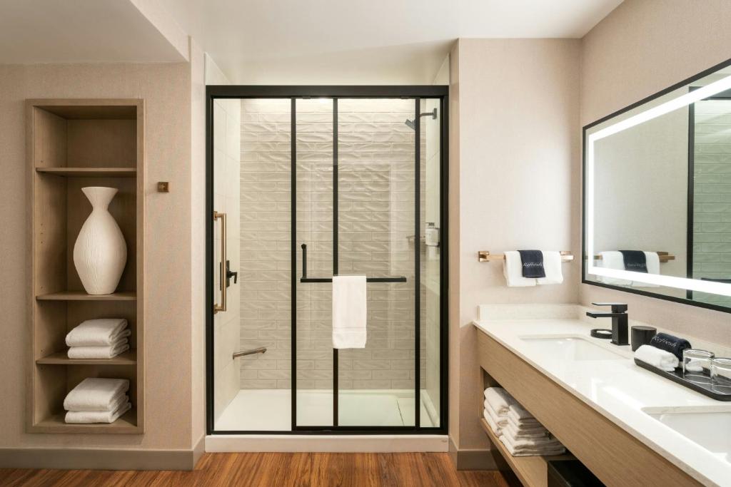 Hotel Effie Sandestin Resort, Autograph Collection的一间浴室