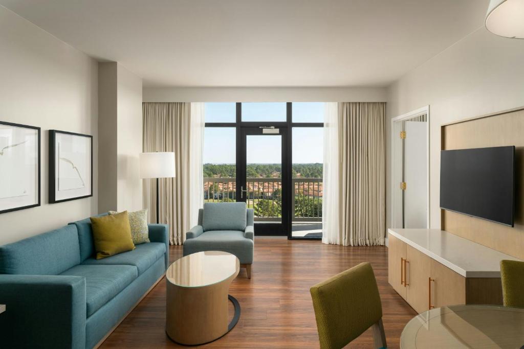 Hotel Effie Sandestin Resort, Autograph Collection的电视和&#47;或娱乐中心