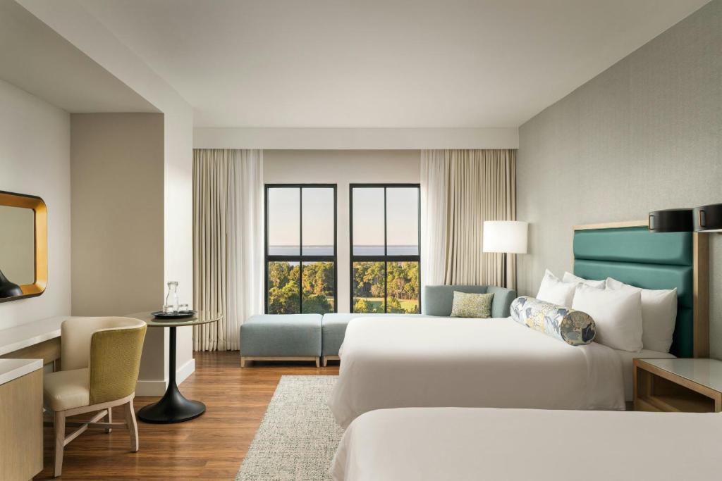 Hotel Effie Sandestin Resort, Autograph Collection客房内的一张或多张床位