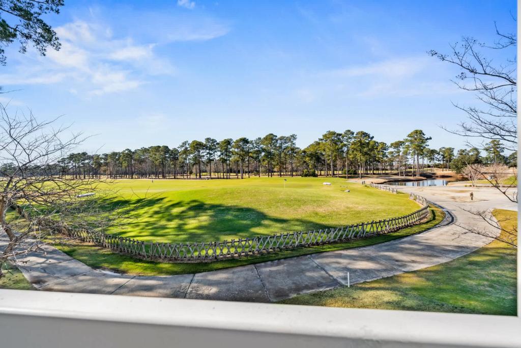 World Tour Golf Resort 206外面的花园