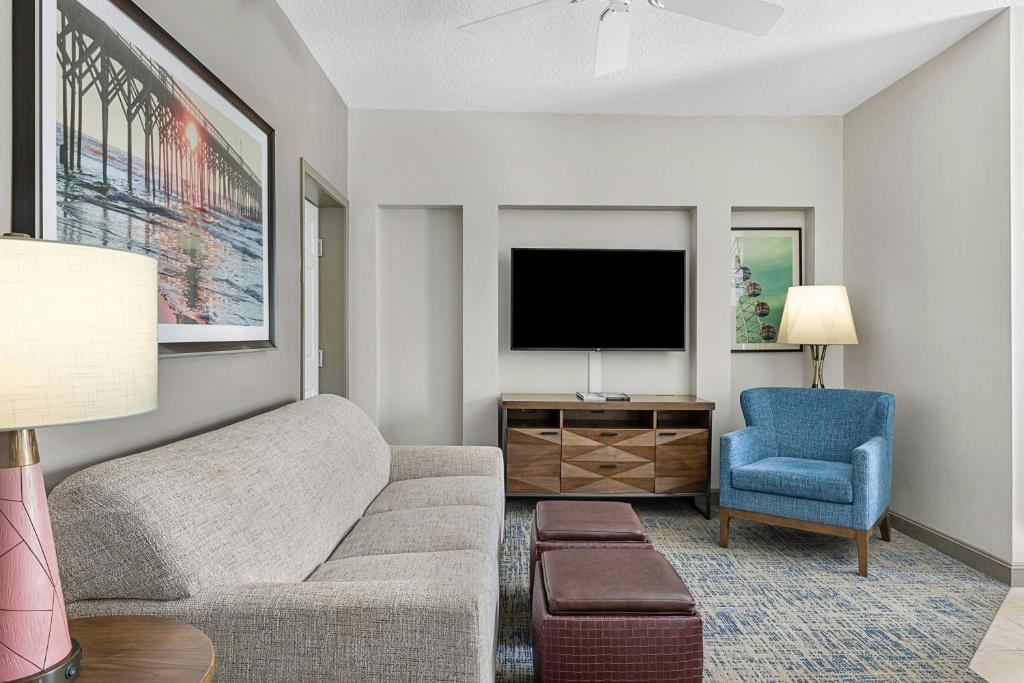 Sheraton Broadway Resort Villas的电视和&#47;或娱乐中心