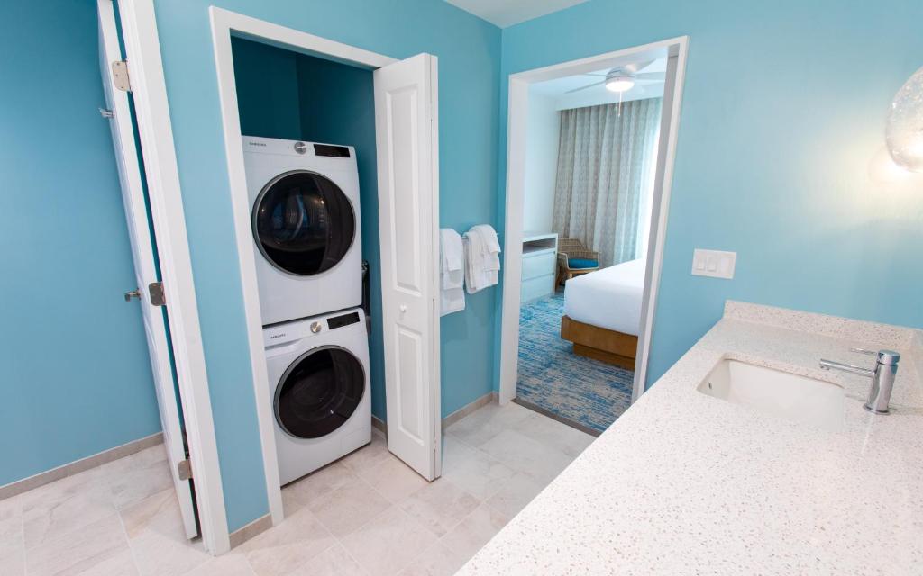 Holiday Inn Club Vacations Myrtle Beach Oceanfront客房内的一张或多张床位