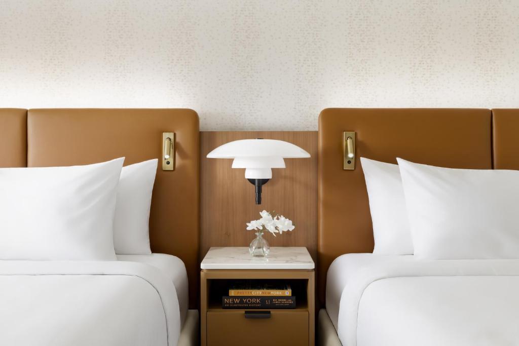 Hyatt Regency Times Square客房内的一张或多张床位