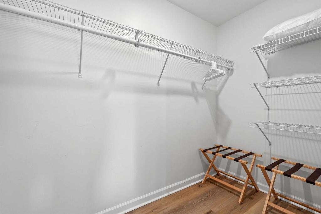 4BR2BA Sleeps 12 Pet-Friendly Steps to Beach平面图