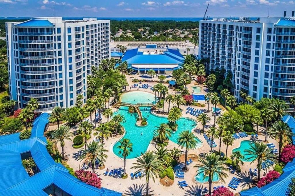 5 Star Resort 11th Fl Stunning Sunrise 2BR 2BA King Suite,Pools ,Shuttle or Walk to Beach内部或周边的泳池