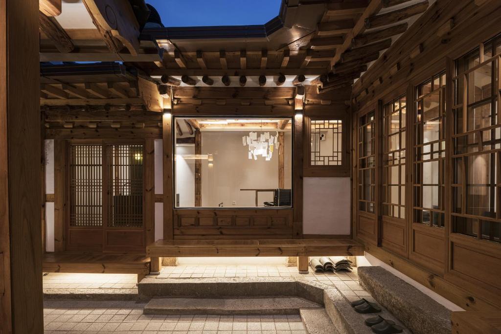 Nostalgia Hanok Hotel的一间浴室