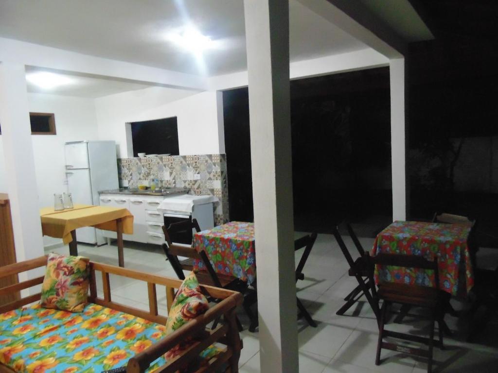 Livina Hostel的厨房或小厨房
