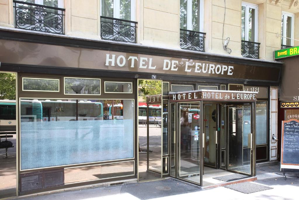 巴黎豪华酒店的城市街道上的欧洲酒店