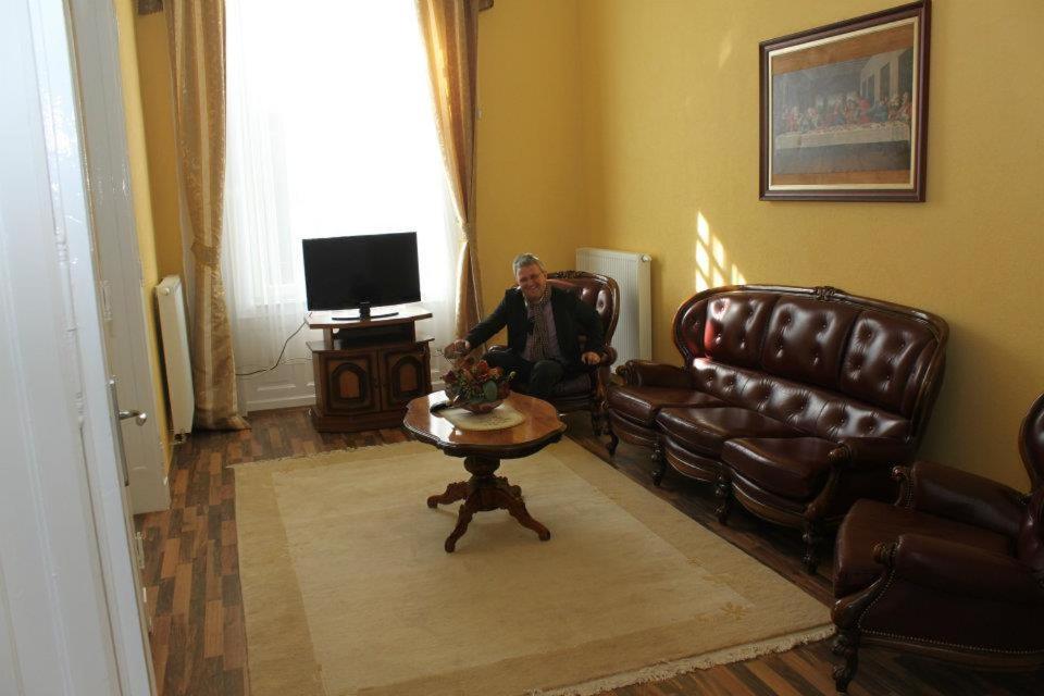 Kakukk Panzió的电视和&#47;或娱乐中心