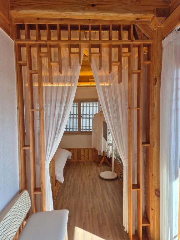 Hanok Stay Seowa的休息区