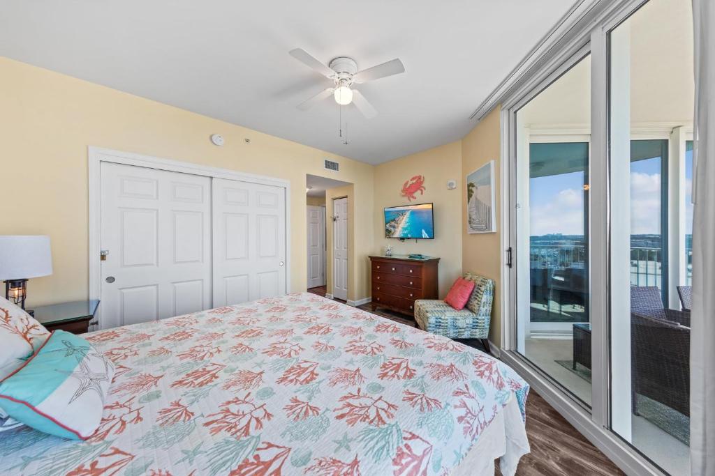 5 Star Resort 11th Fl Stunning Sunrise 2BR 2BA King Suite,Pools ,Shuttle or Walk to Beach客房内的一张或多张床位