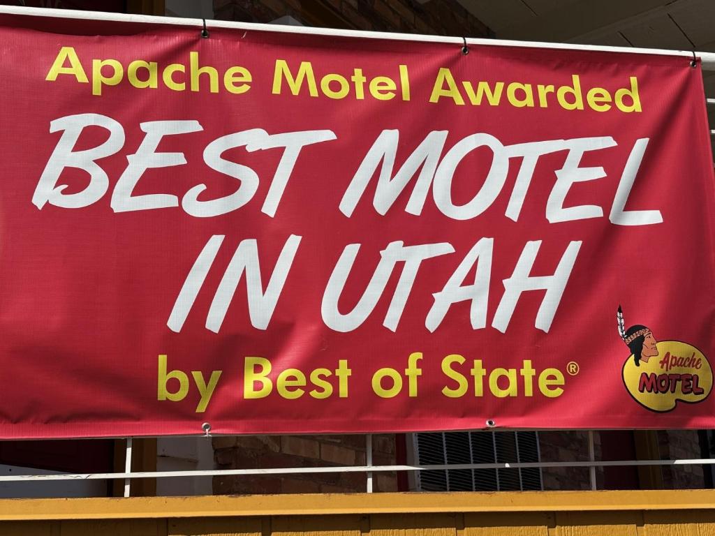 Apache Motel的证书、奖牌、标识或其他文件