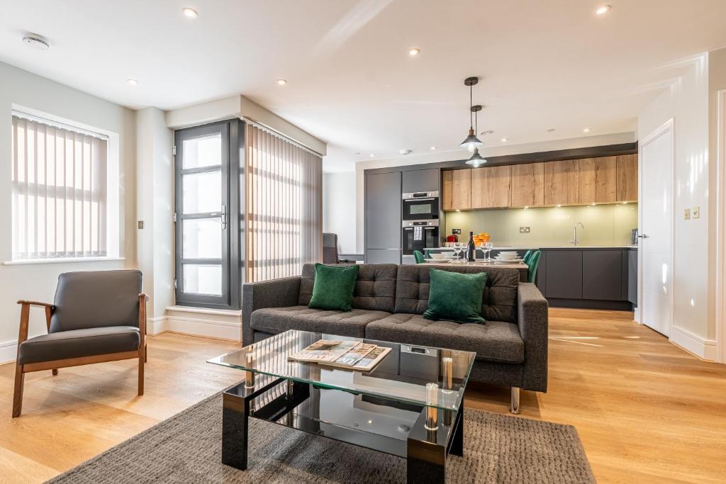 Bond House by Celador Apartments的休息区