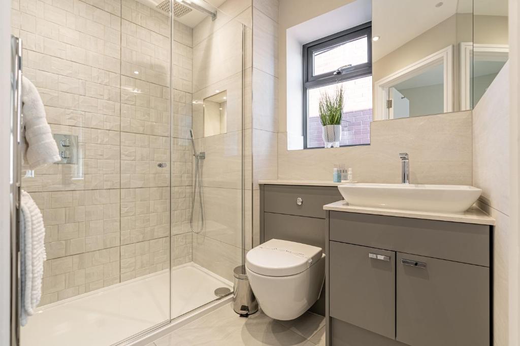 Bond House by Celador Apartments的一间浴室
