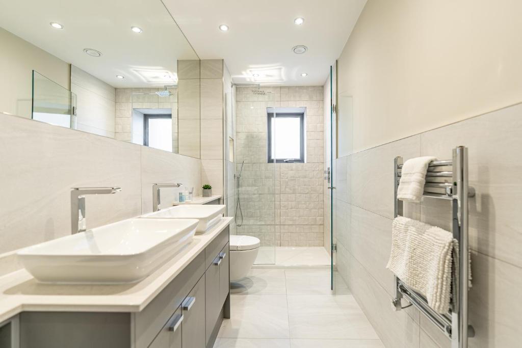 Bond House by Celador Apartments的一间浴室