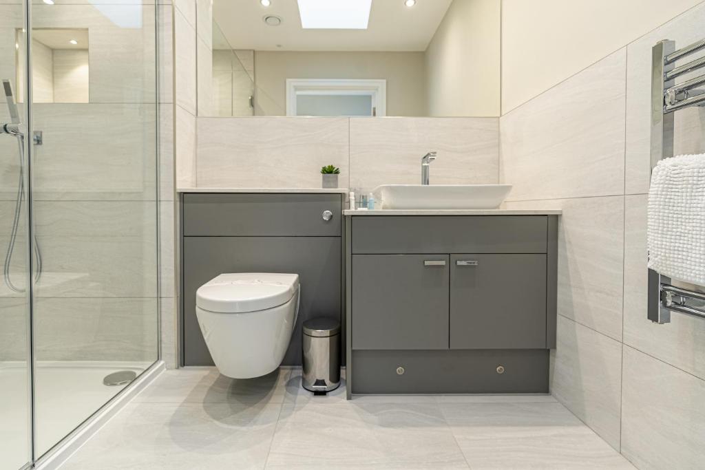 Bond House by Celador Apartments的一间浴室