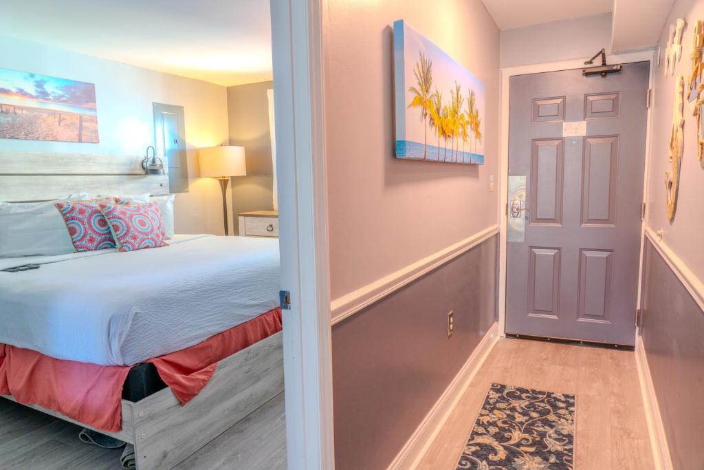 Ocean View Double Suite! Sleeps 4 Meridian Plaza 705客房内的一张或多张床位