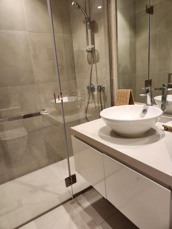 Studio One Dubai Marina - TIE Vacation Homes的一间浴室