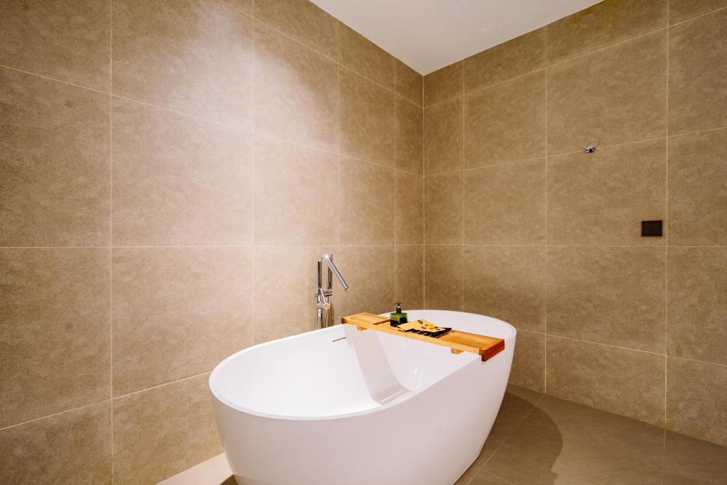 Big Dragon Villas Ubud的一间浴室