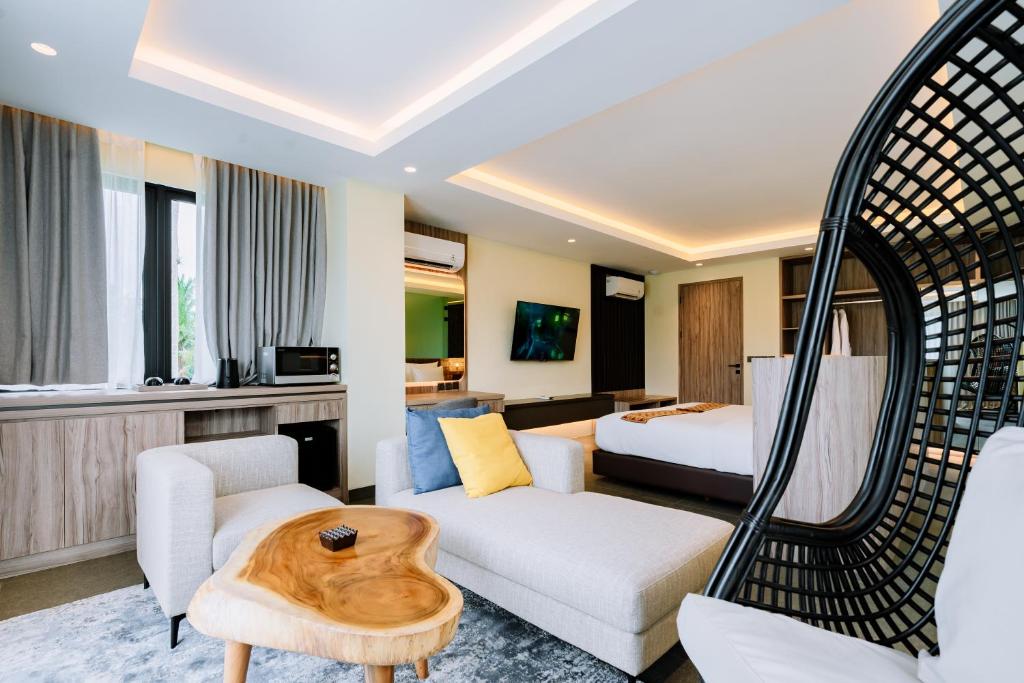 Big Dragon Villas Ubud的电视和&#47;或娱乐中心