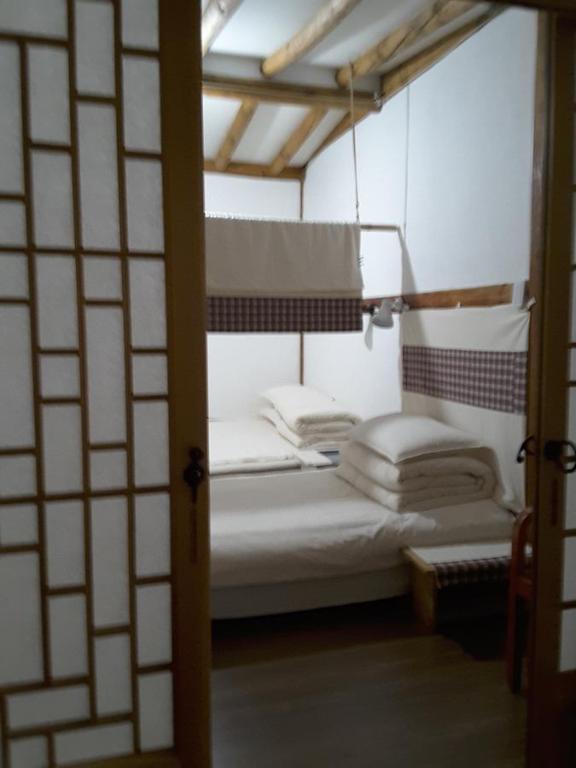 耶陶尔韩屋旅馆客房内的一张或多张床位