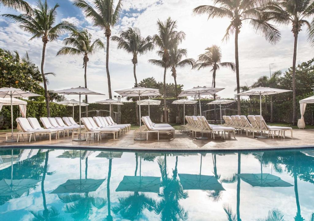 Hilton Bentley Miami South Beach内部或周边的泳池