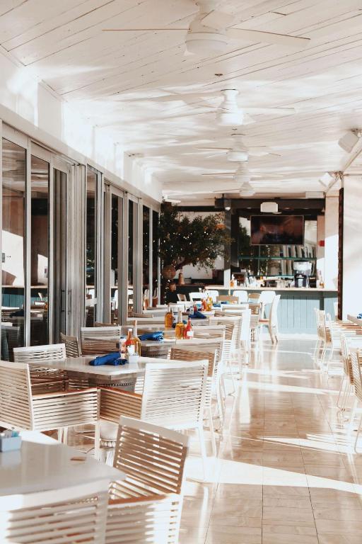 Hilton Bentley Miami South Beach内部或周边的泳池