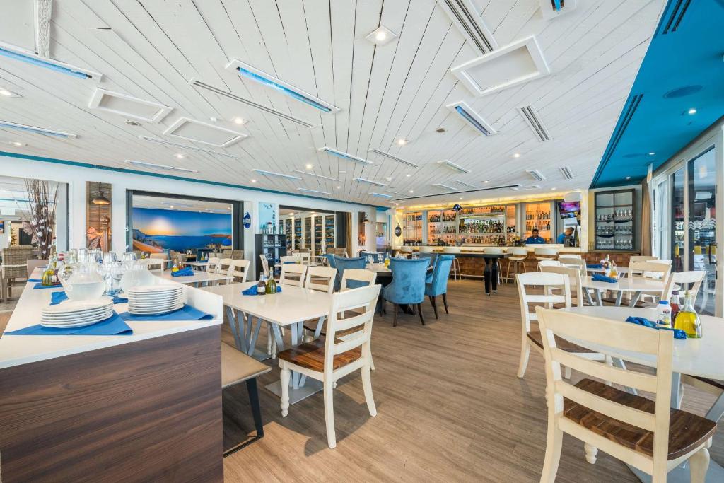 Hilton Bentley Miami South Beach餐厅或其他用餐的地方