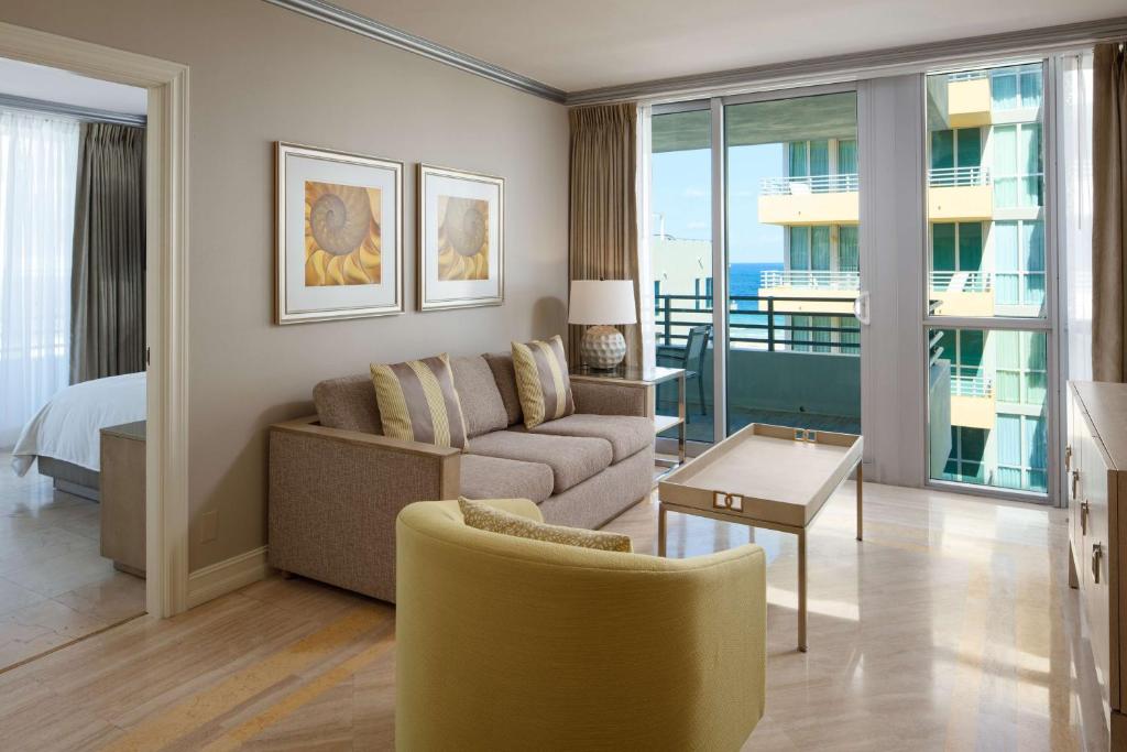 Hilton Bentley Miami South Beach的休息区