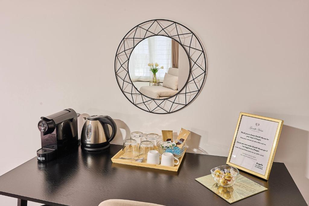 Gioielli House Pompei的咖啡和沏茶工具