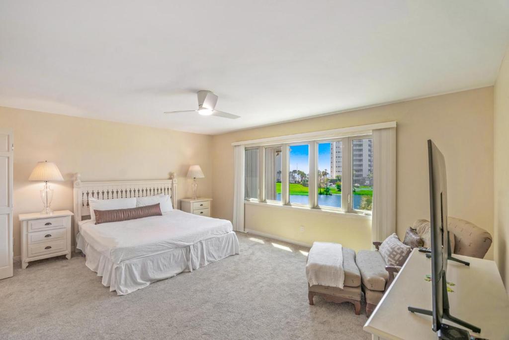 Seascape Boardwalk Villa 277客房内的一张或多张床位