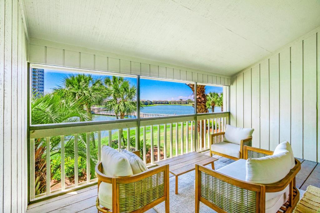 Seascape Boardwalk Villa 277的阳台或露台