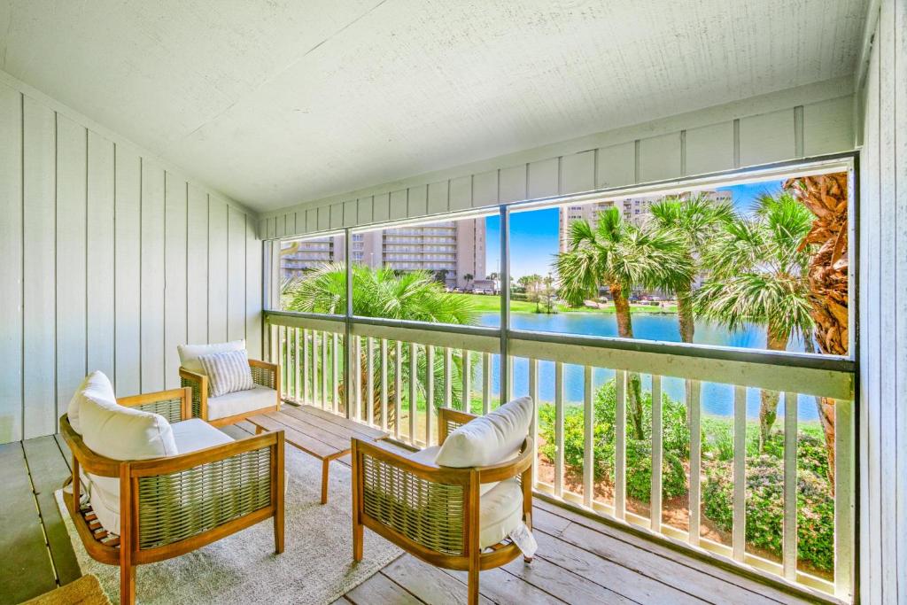 Seascape Boardwalk Villa 277的阳台或露台
