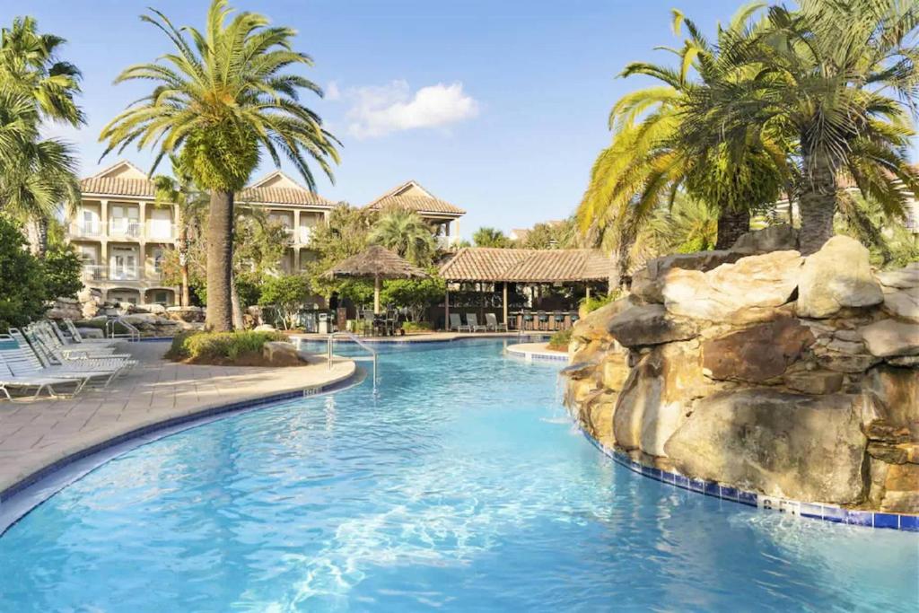 The Bluefin - Luxury Beach Home!内部或周边的泳池