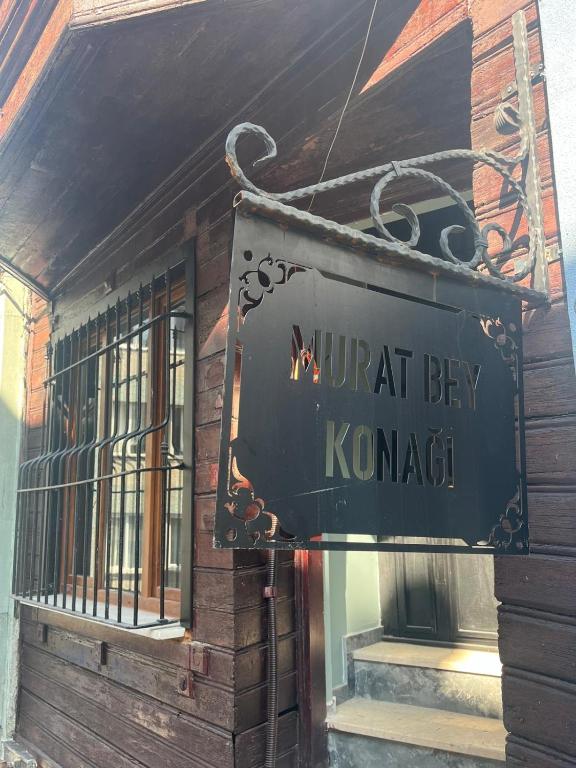 伊斯坦布尔Murat bey konağı的建筑物侧面的标志