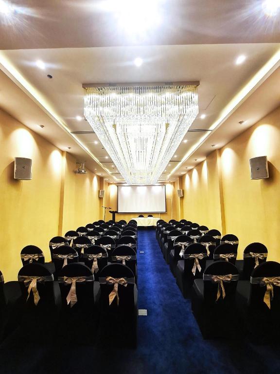 Fairway Colombo - Sri Lanka&#39;s First Hotel With Robot Technology商务区和&#47;或会议室