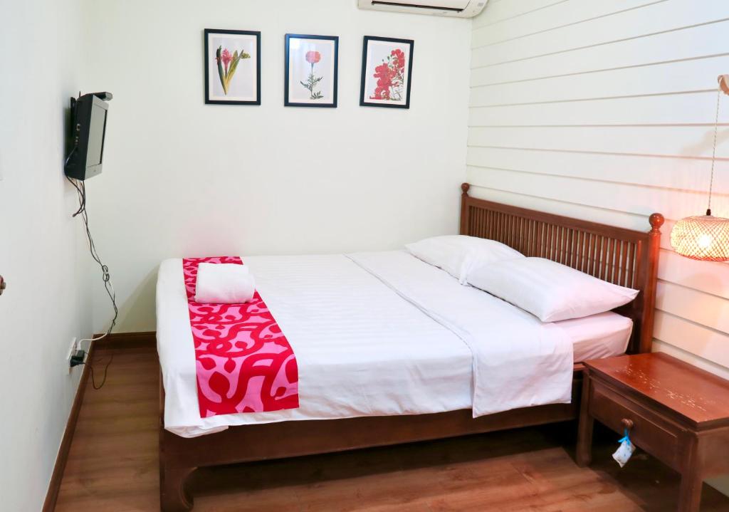 Les Fleurs Bangkok Hostel客房内的一张或多张床位