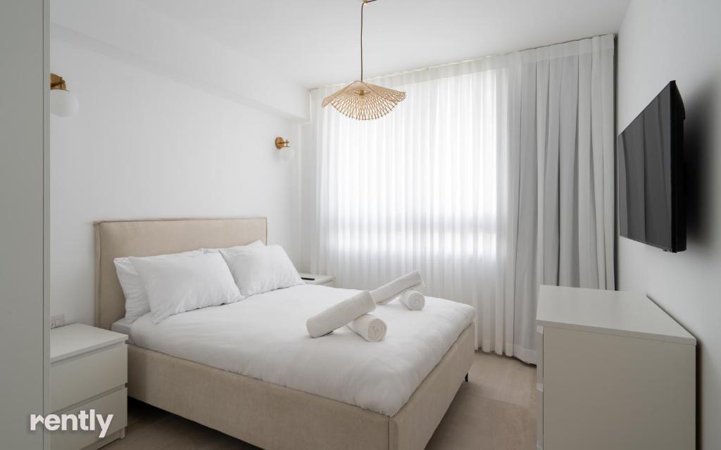 Luxury Apartments And Studios At Sea Side By Rently客房内的一张或多张床位