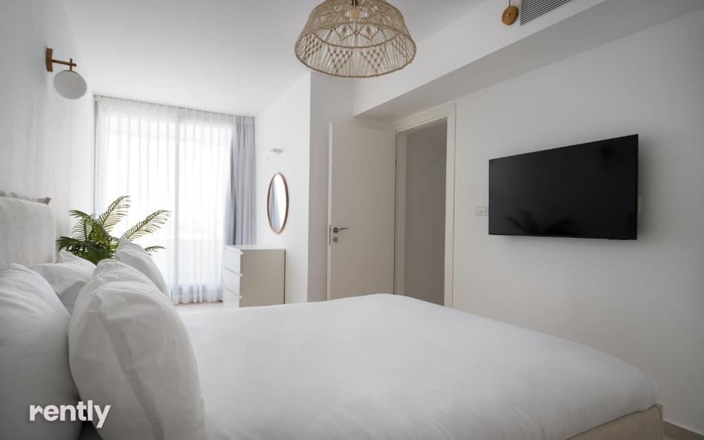Luxury Apartments And Studios At Sea Side By Rently的电视和&#47;或娱乐中心