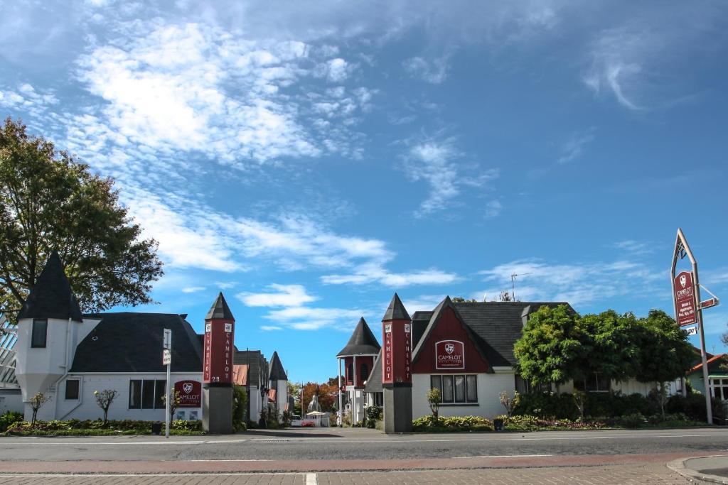 基督城柯莱特汽车旅馆住宿的云天下小镇的街道