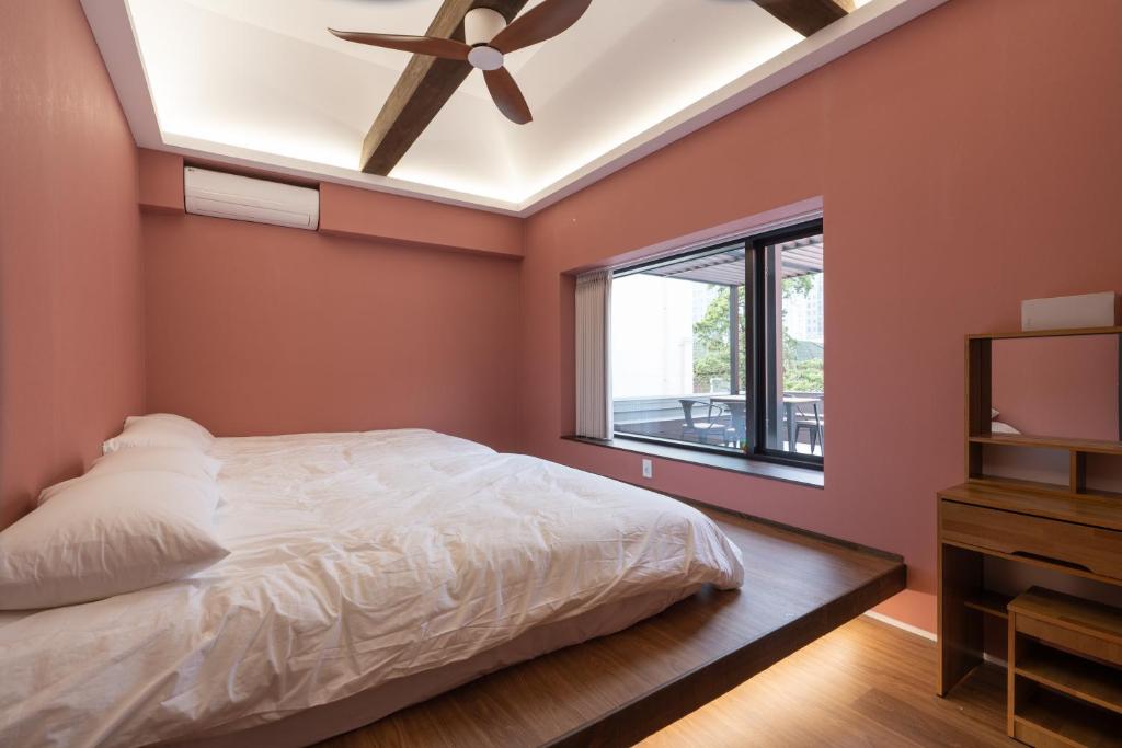 Boro Hanok Hostel in Myeongdong客房内的一张或多张床位